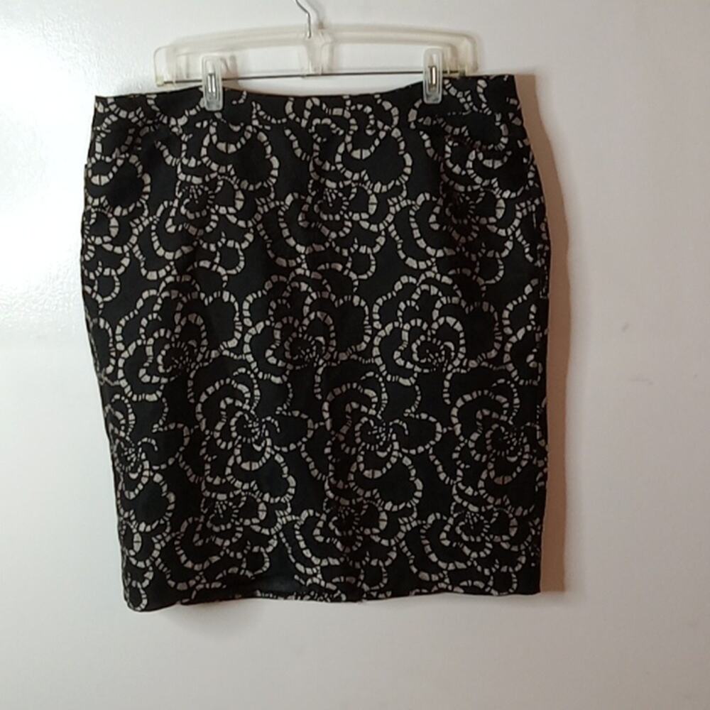 Charter Club women's size 16W black and cream abstract skirt. Modern Office Plus